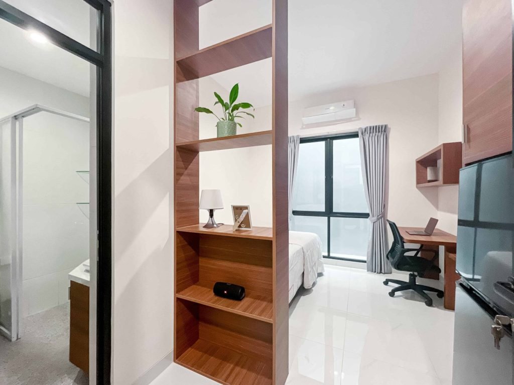 A room at Arcelon Premiere showing the shelving, bathroom door and window