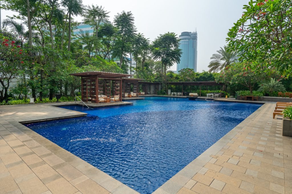 Swimming pool at Verde Apartments
